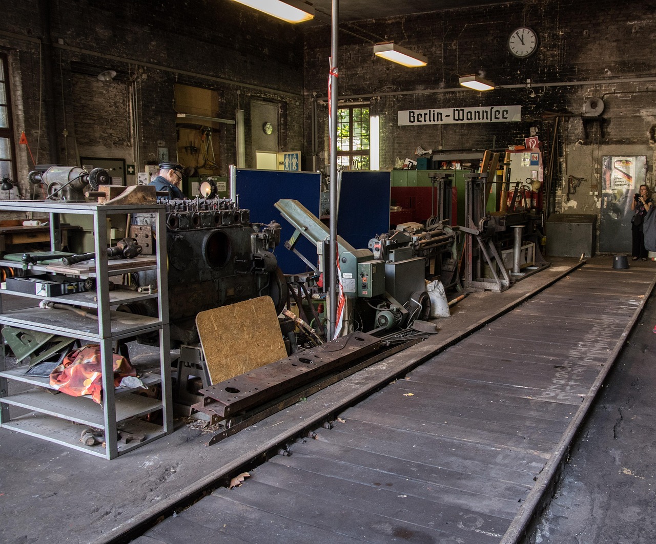 短信轰炸源码实名账号：风云传奇代理平台